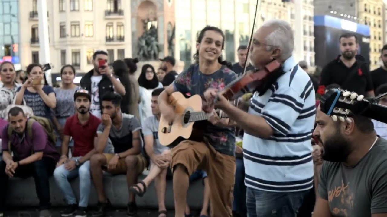 MOOD BAND Syrians street musicians | قدك المياس - فرقة موسيقية عربية في ميدان تقسيم