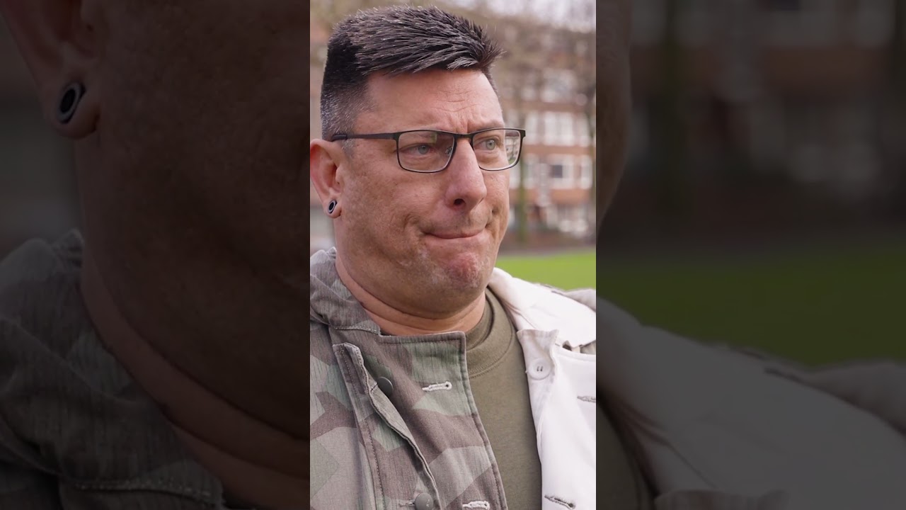 Man scheldt Volkert van der G uit in stiltecoup&eacute; #shorts