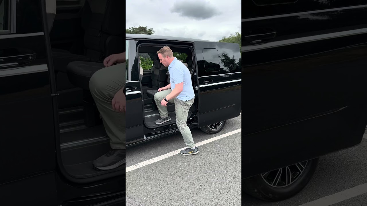 Volkswagen Multivan eHybrid 4Motion - Sliding doors and rear seats tour