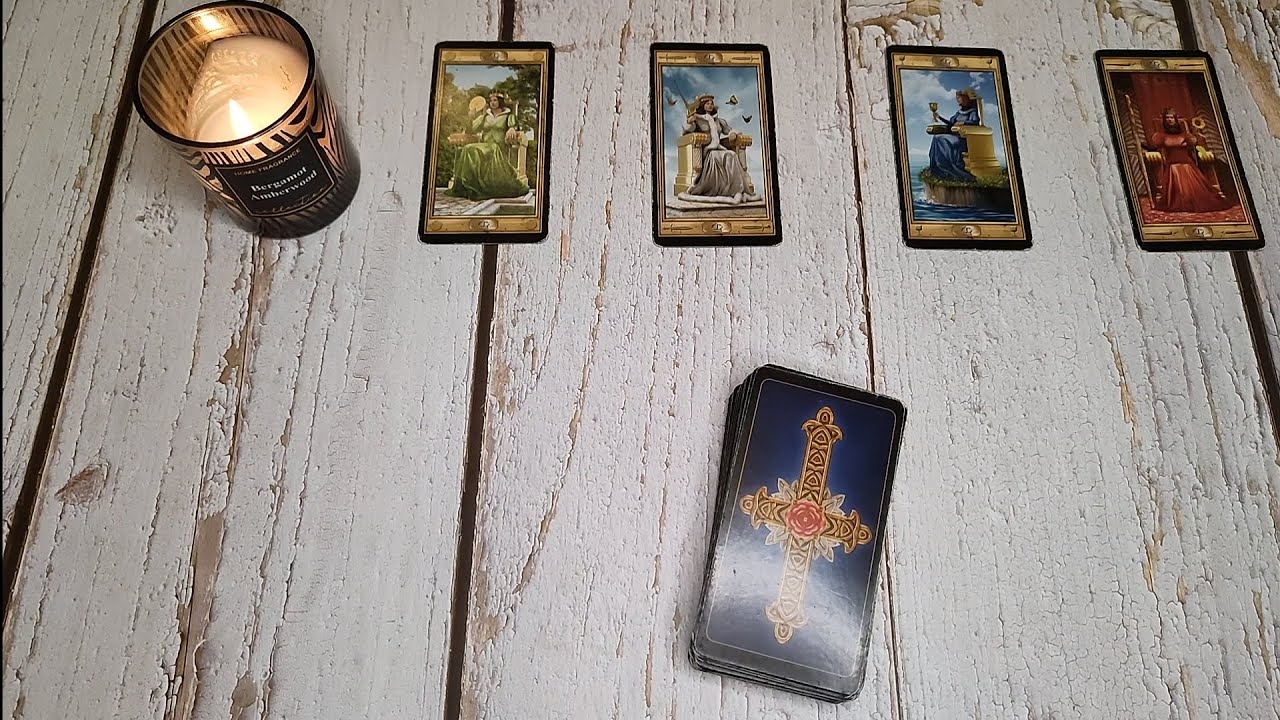 4 КОРОЛЕВЫ! 👸 КТО ПИШЕТ СООБЩЕНИЯ ВАМ, НО УДАЛЯЕТ ИХ?! 📱💌 #таропознание