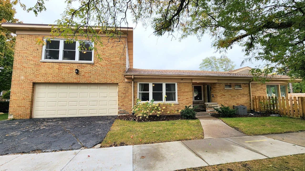 Evergreen Park IL Home for sale. 4K. Full Home Tour. Real Estate.