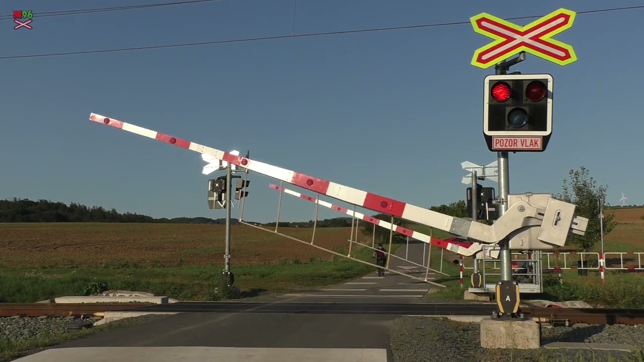 Železniční přejezd Babice u Šternberka #1 [P4212] - 31.8.2023 / Czech railroad crossing