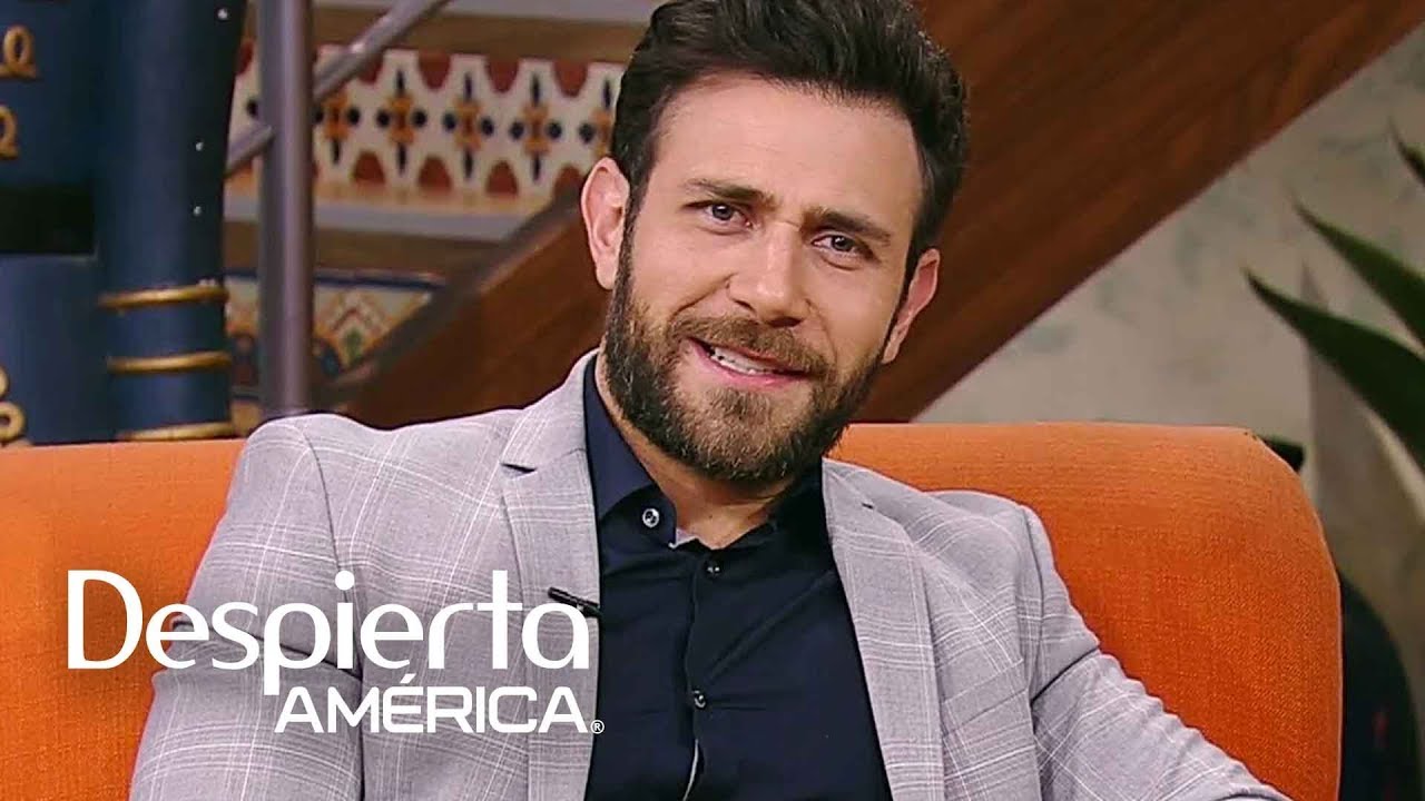 Carlos Ferro revela secretos ardientes de 'Caer en tentación'