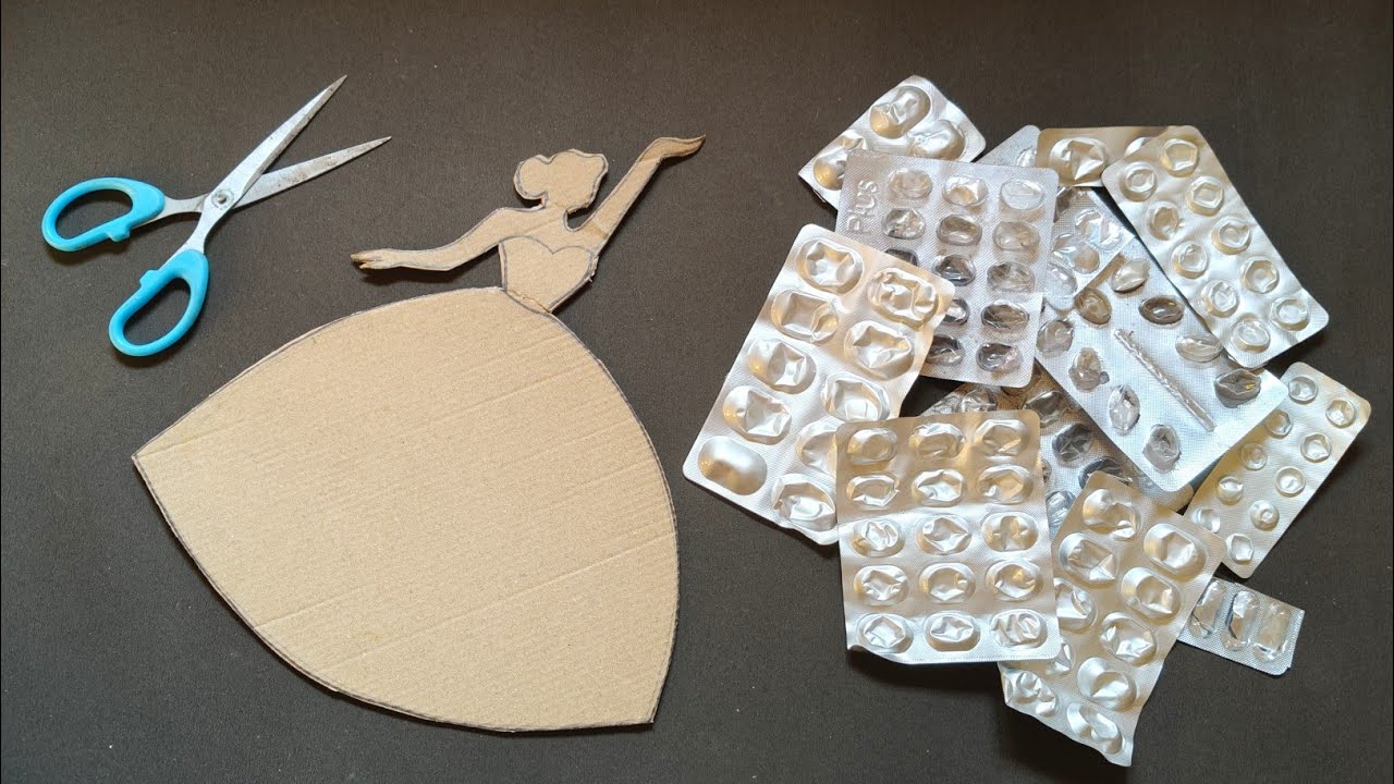 Unique Wall Hanging Craft Idea | Best Out Of Waste Medicine Wrappers and Cardboard | Wall Hanging 