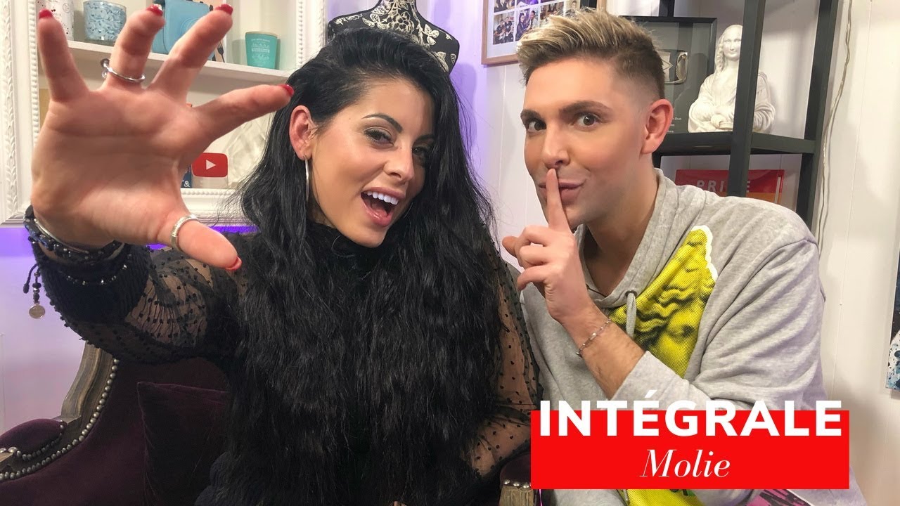 Molie dégoûtée par toute #LaVilla5 elle défonce Julie 
