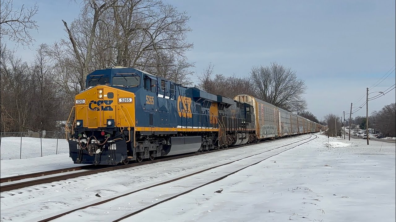 CSX 5265 leads M279 with a thumbs up from the conductor at Horse Cave
