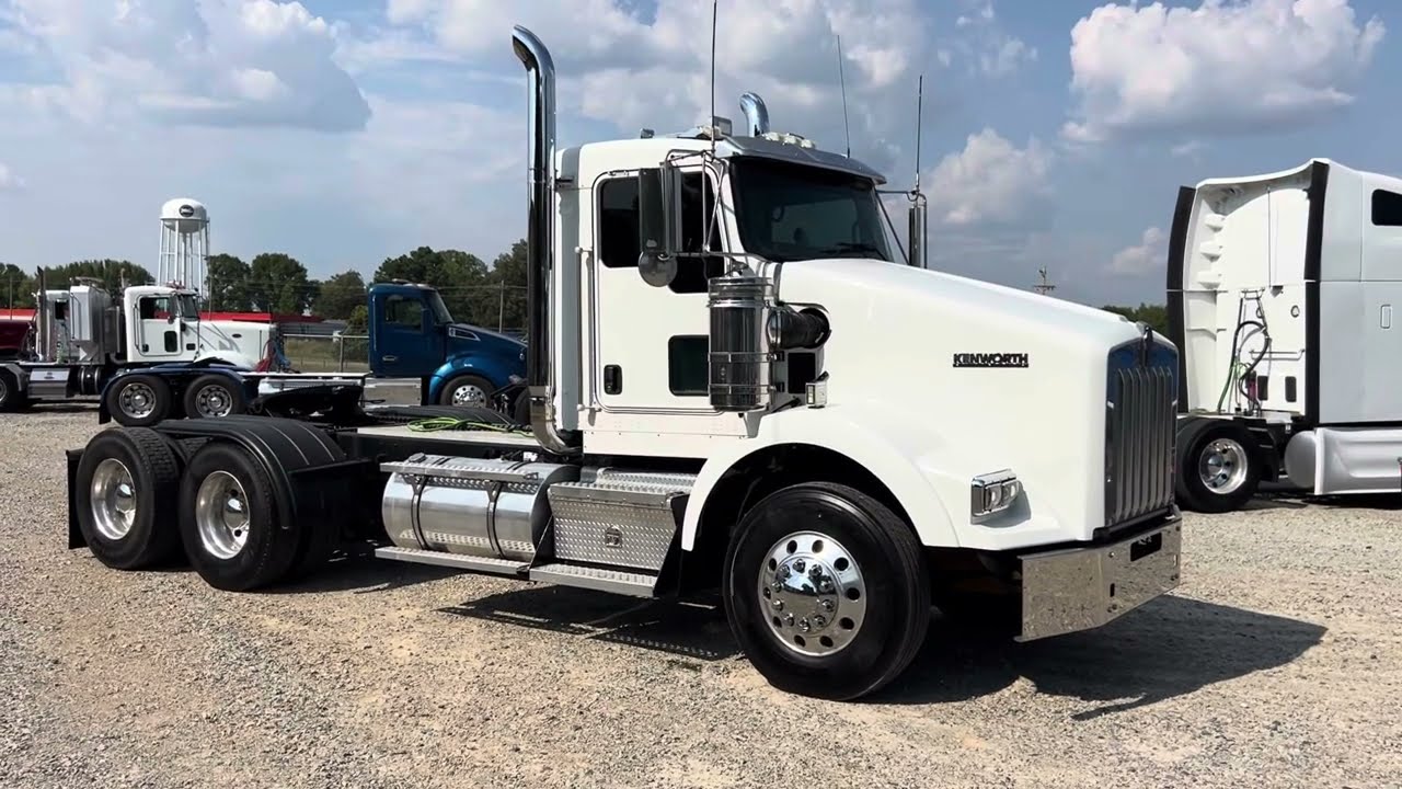 2015 Kenworth T800 Glider Kit Daycab with 6NZ Cat C15!