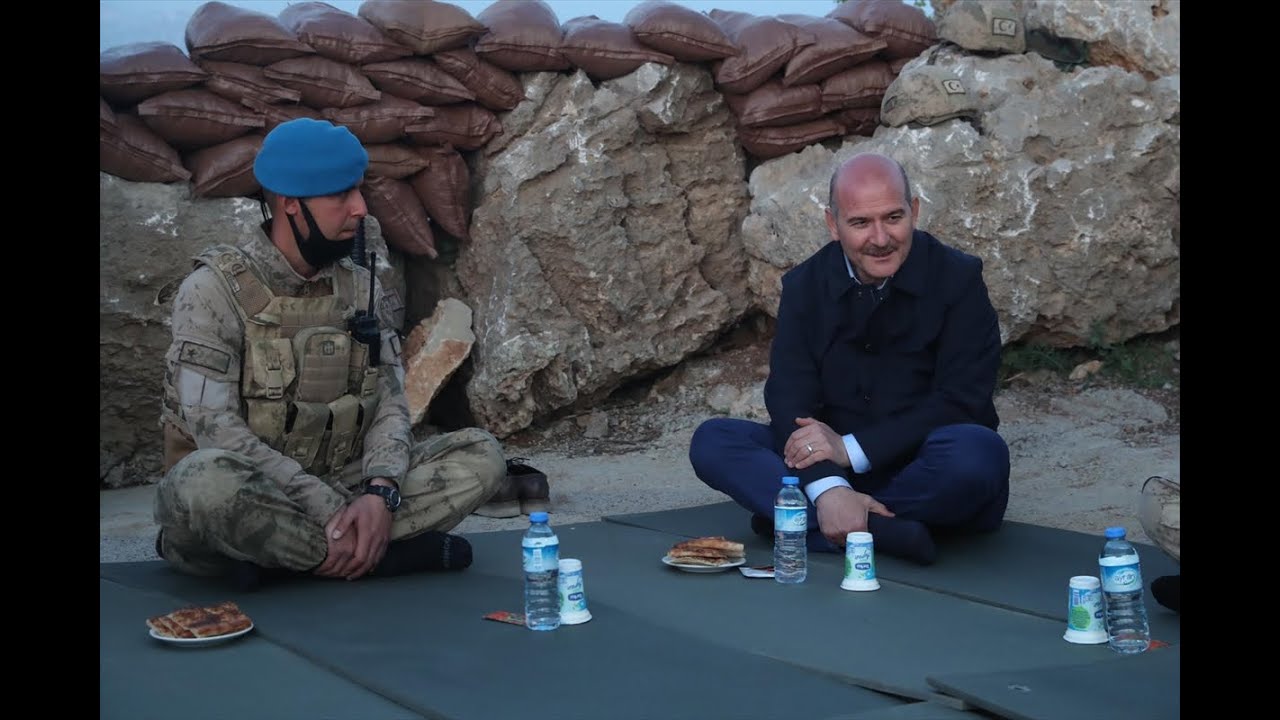 İçişleri Bakanı Süleyman Soylu, Namaz Dağı Üs Bölgesi'nde askerlerle iftar yaptı