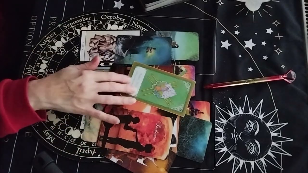 Onun hayatında, aklında, kalbinde ve planlarında neler var ❣️ #tarot #desteseç #aklındakikişi 