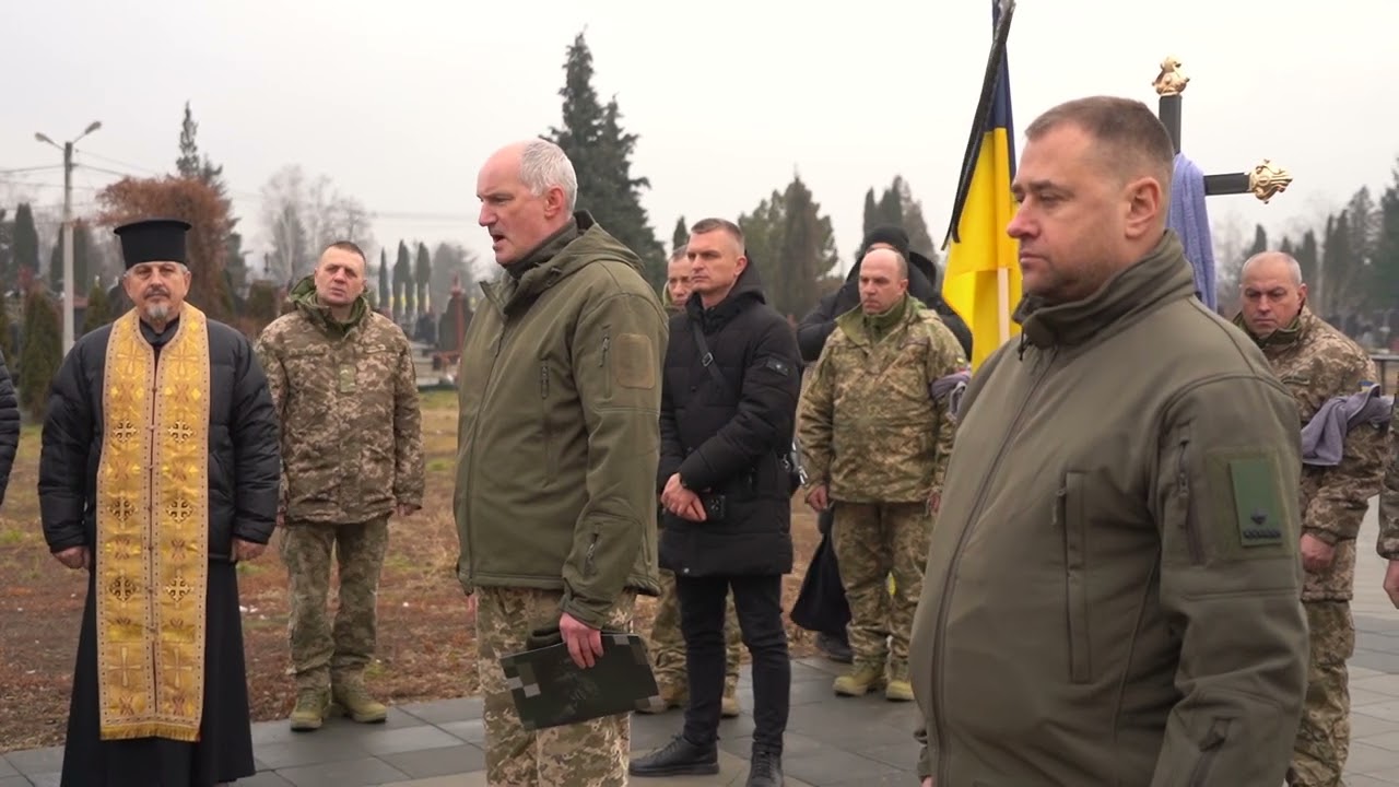 Жителі громади гідно зустріли та провели в останню дорогу воїна захисника Лакусту Юрія.