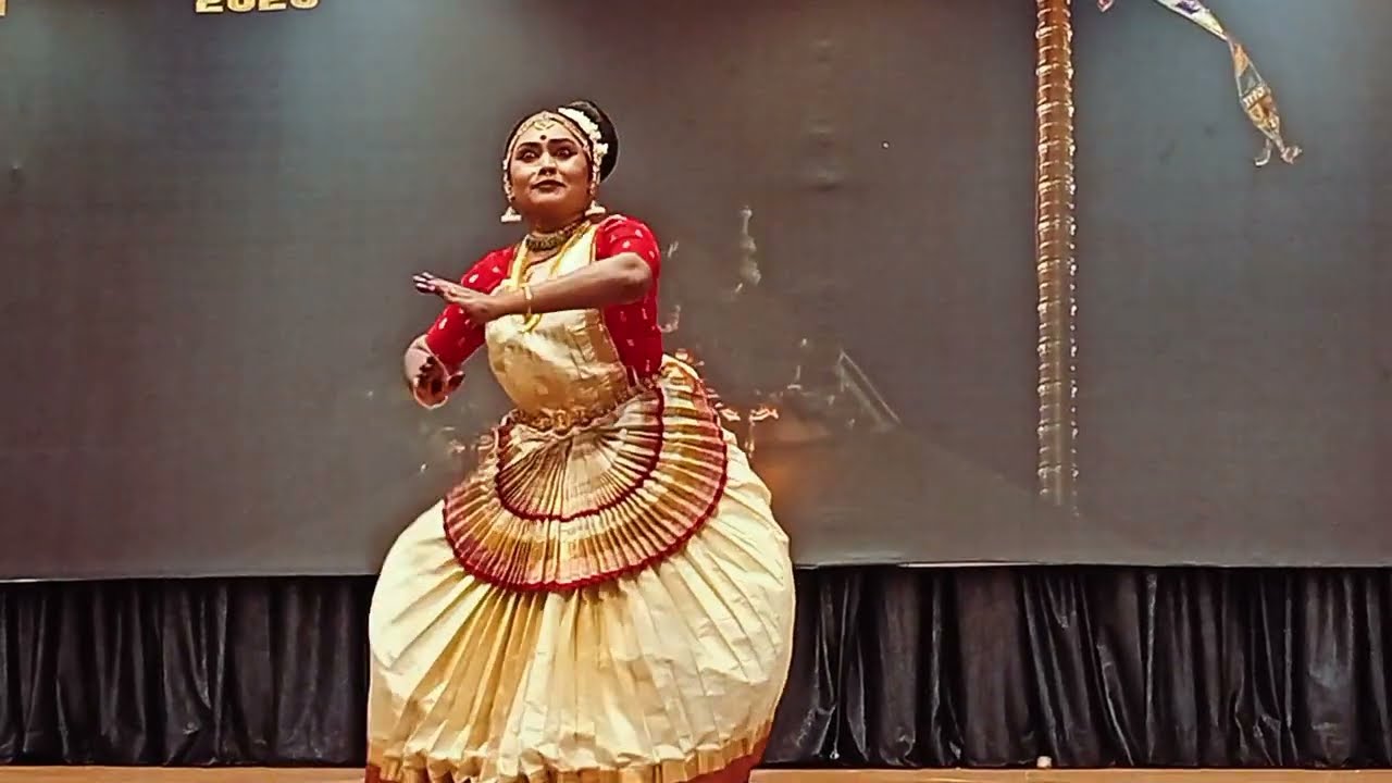 മോഹിനിയാട്ടം ഗുരുവായൂർ / / mohiniyattam/  /classical dance / guruvayur