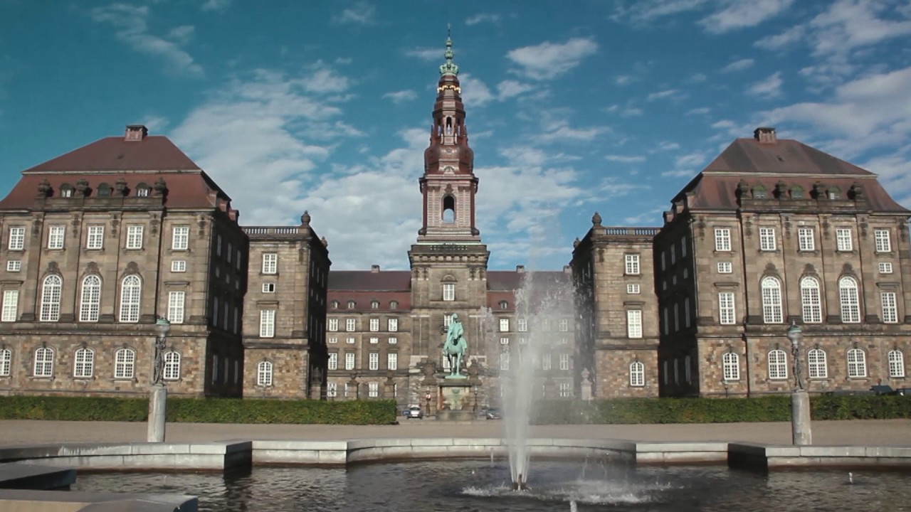 Kernefort&aelig;lling om Forsvaret og H&aelig;ren