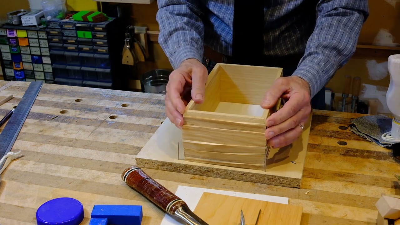 A Quick and Dirty Fixture to Glue Small Mitred Boxes