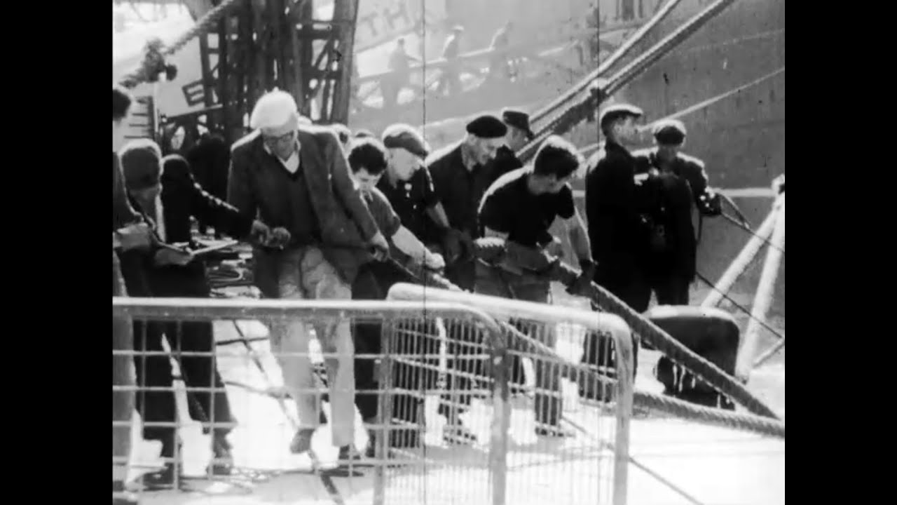 Looking at Britain, Ocean Gateway Southampton 1965, 1960s and RMS Queen Elizabeth F1085 c