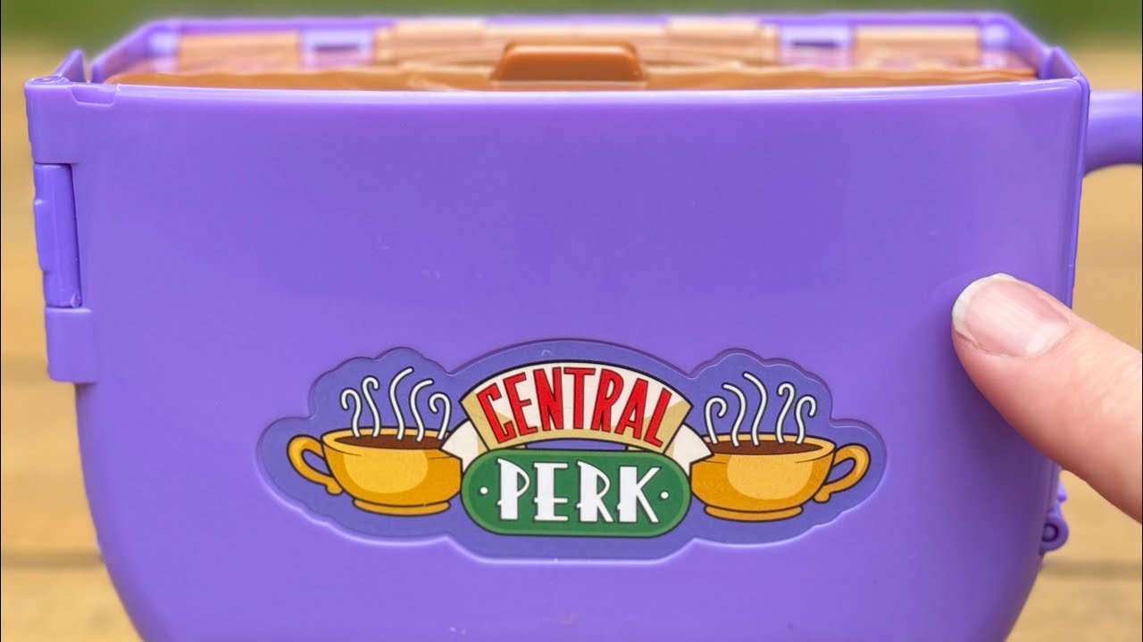 The Polly Pocket Friends TV Central Perk Compact Coffee Cup Shaped #pollypocket #friendstv #toys