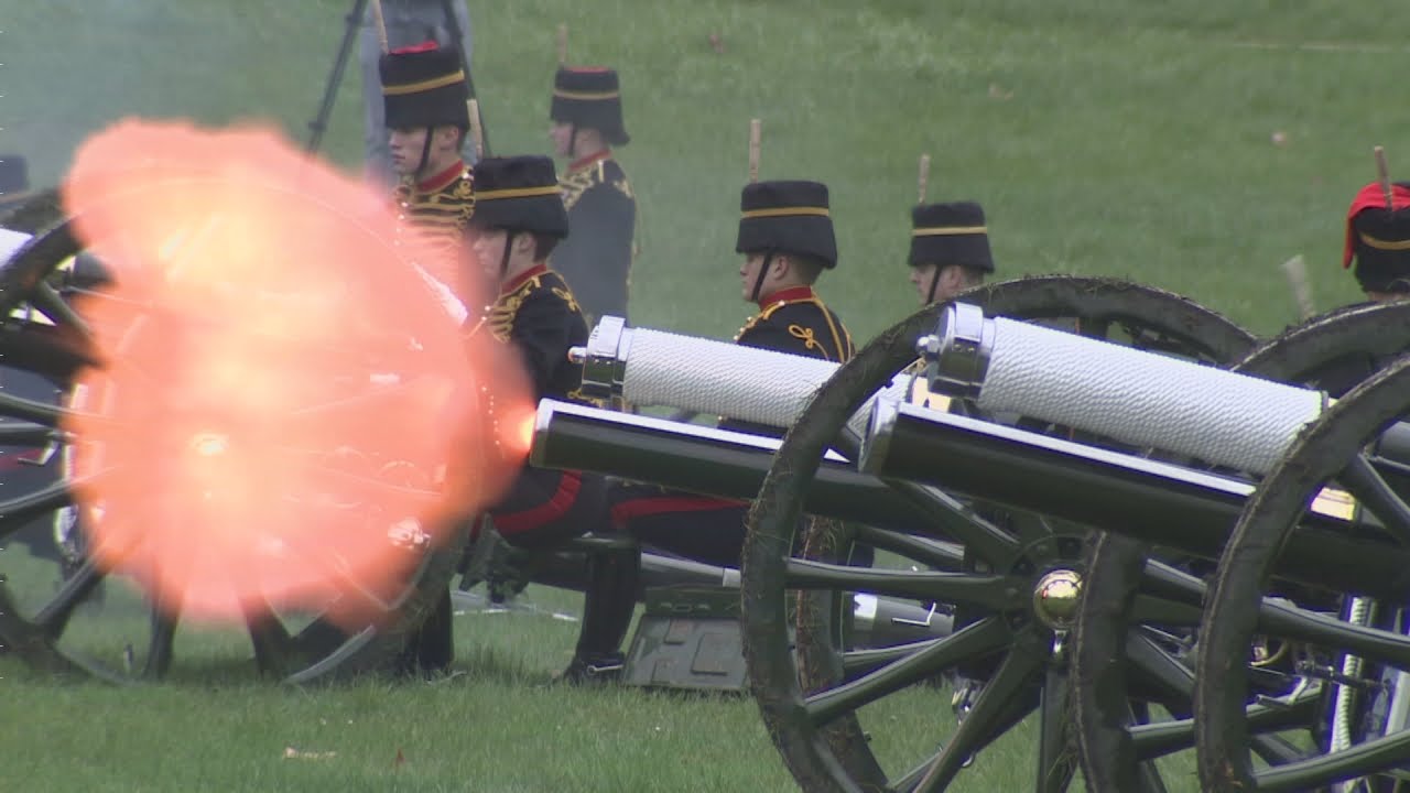 Gun salute marks 64th anniversary of Queen's accession to throne