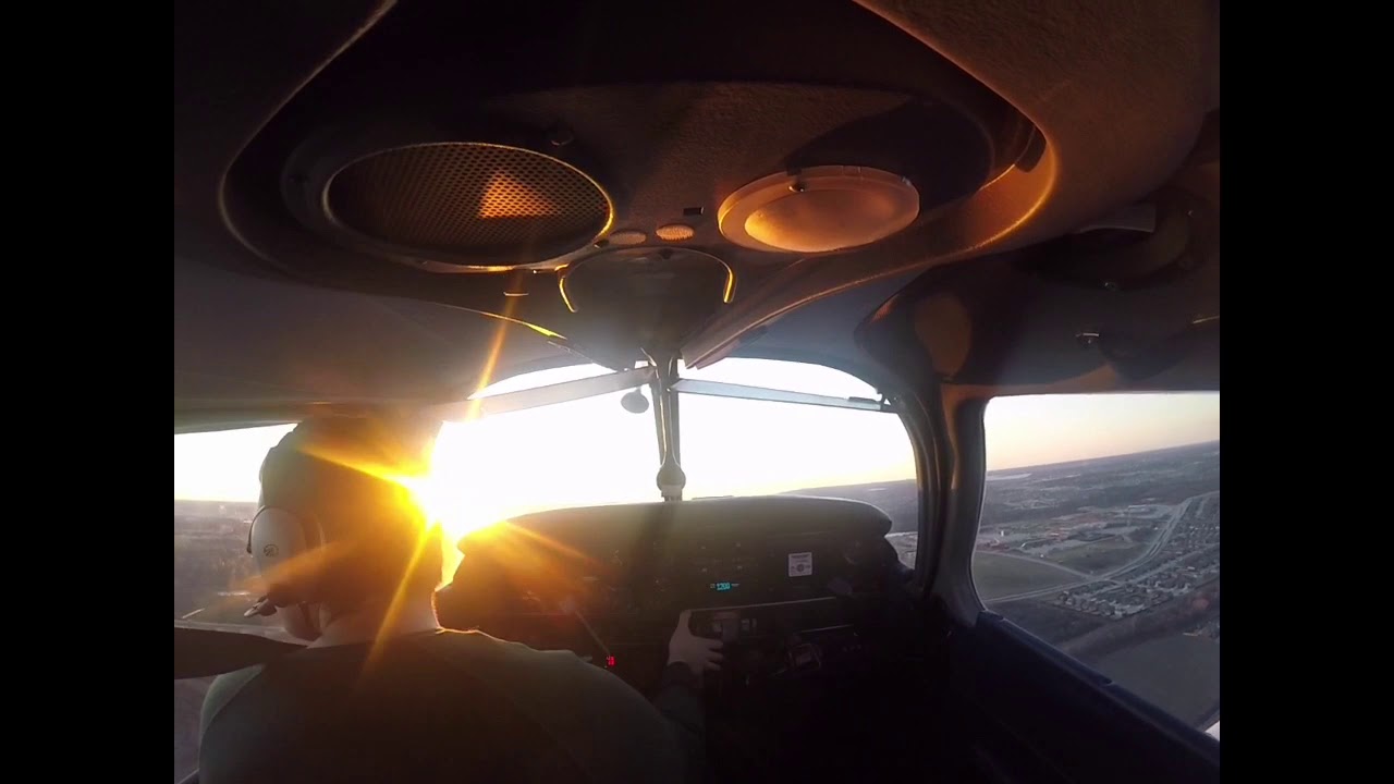 Piper PA-28 Evening Landing Fort Worth Meacham (FTW/KFTW) with ATC.
