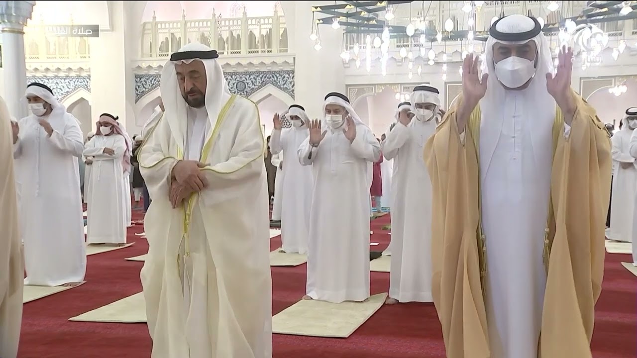 حاكم الشارقة يؤدي صلاة عيد الأضحى المبارك بمسجد الشارقة