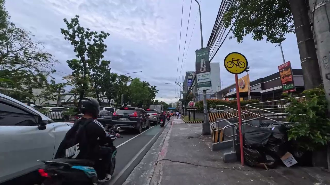 Friday Rush Hour Walk 🇵🇭 Greenhills to Bonny Serrano | Real Metro Manila Streets