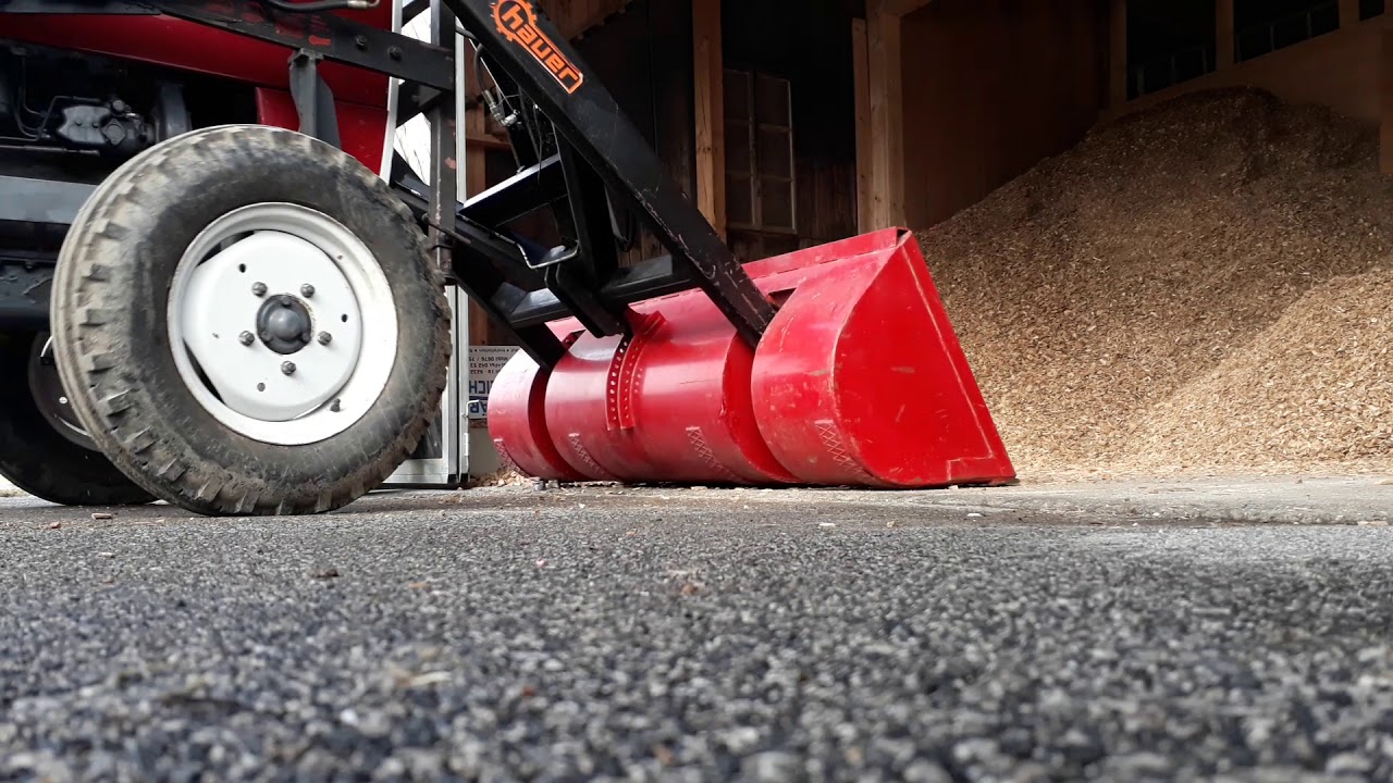 Hackschnitzel laden / Steyr 545 / Hauer-Frontlader