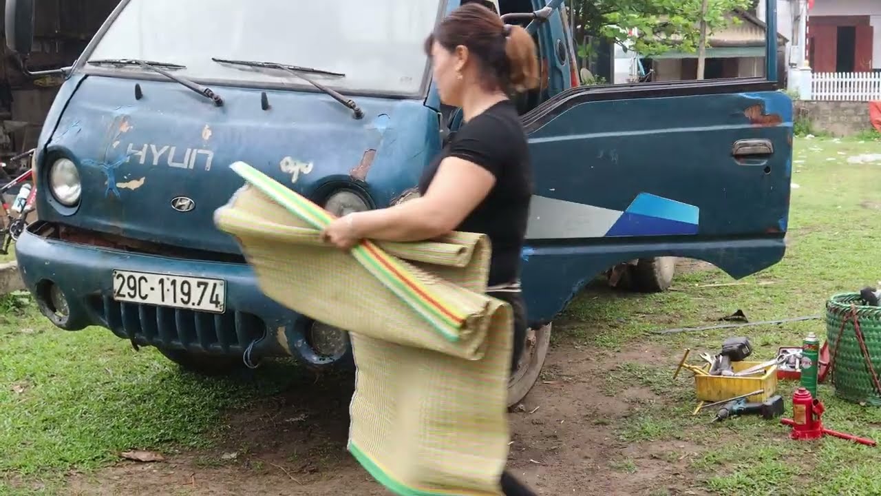 Buying a scrap car for $800, Beautiful village girl repairs restores, Repairs starter motor explodes