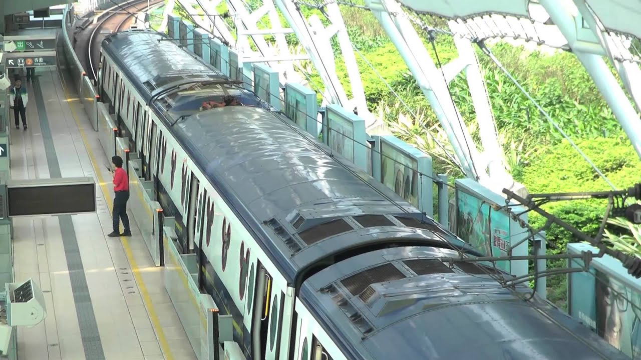 [HD] The MTR Disneyland Resort Line Metro-Cammell Train at the Sunny Bay Station
