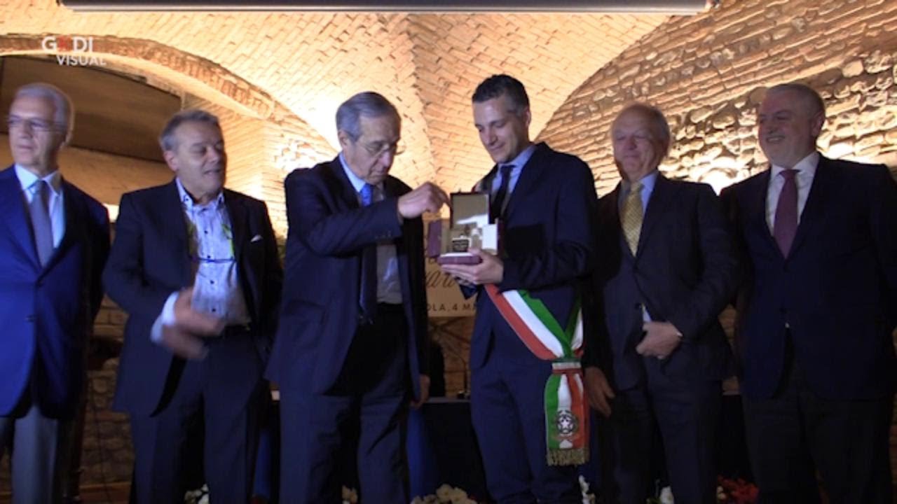 Vignola, festa per la ciliegia d'oro a Mauro Forghieri
