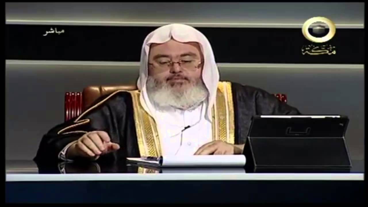 حكم الصلاة خلف أمام مسجد يشهد شهادة زور ولا يصلي الفجر