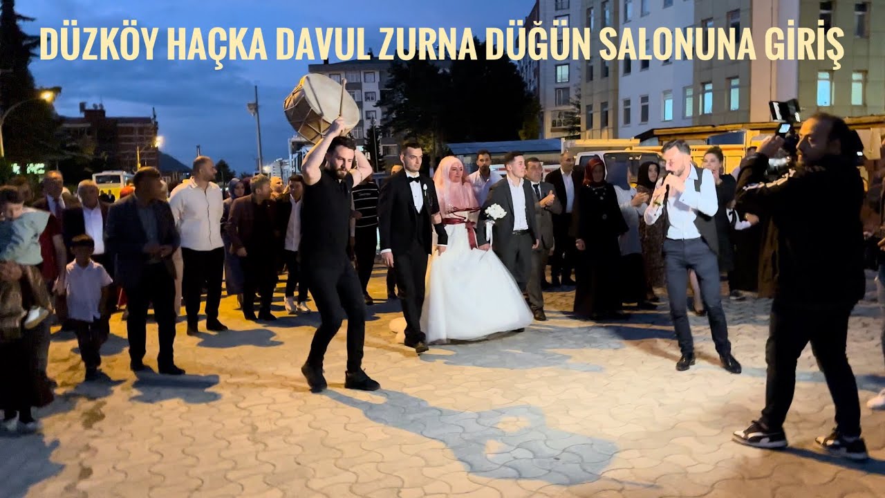 Düzköy gelin damat eşliğinde salona yürüyüş | Cem Yaylı & Uğur Keskin