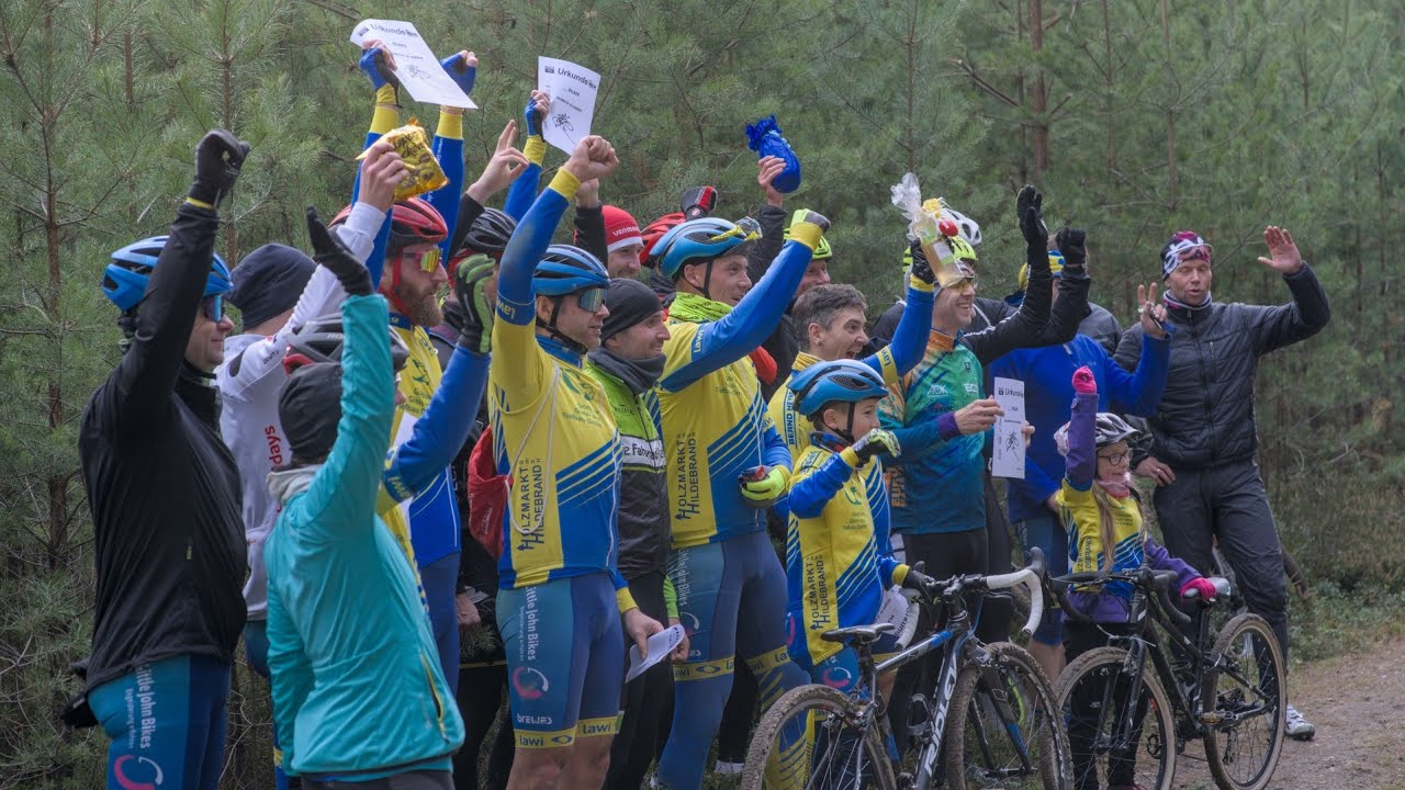Triple Crown of  Post Cross #1 | Blaues Auge