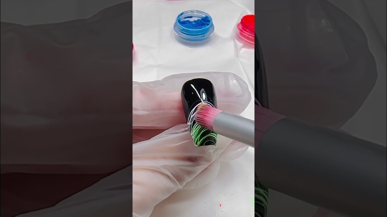 Spider gel nail art