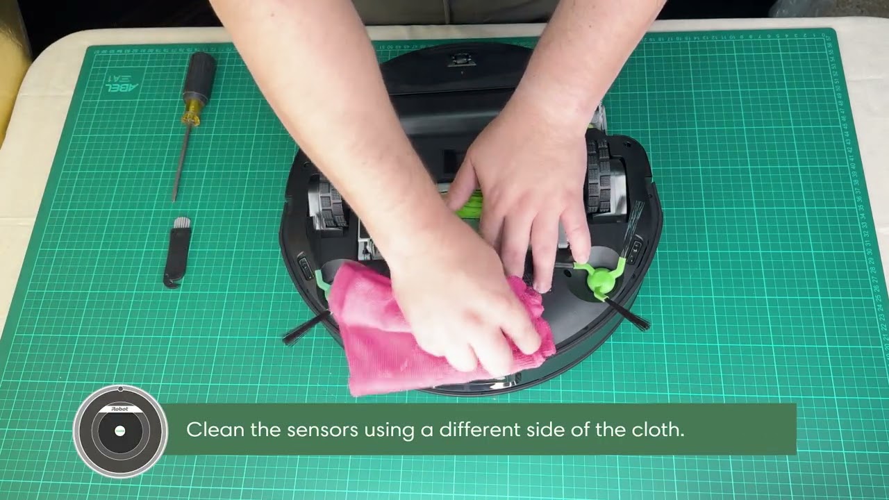 Roomba® Max 700 Series Combo | How to Clean the Charging Contacts and Sensors