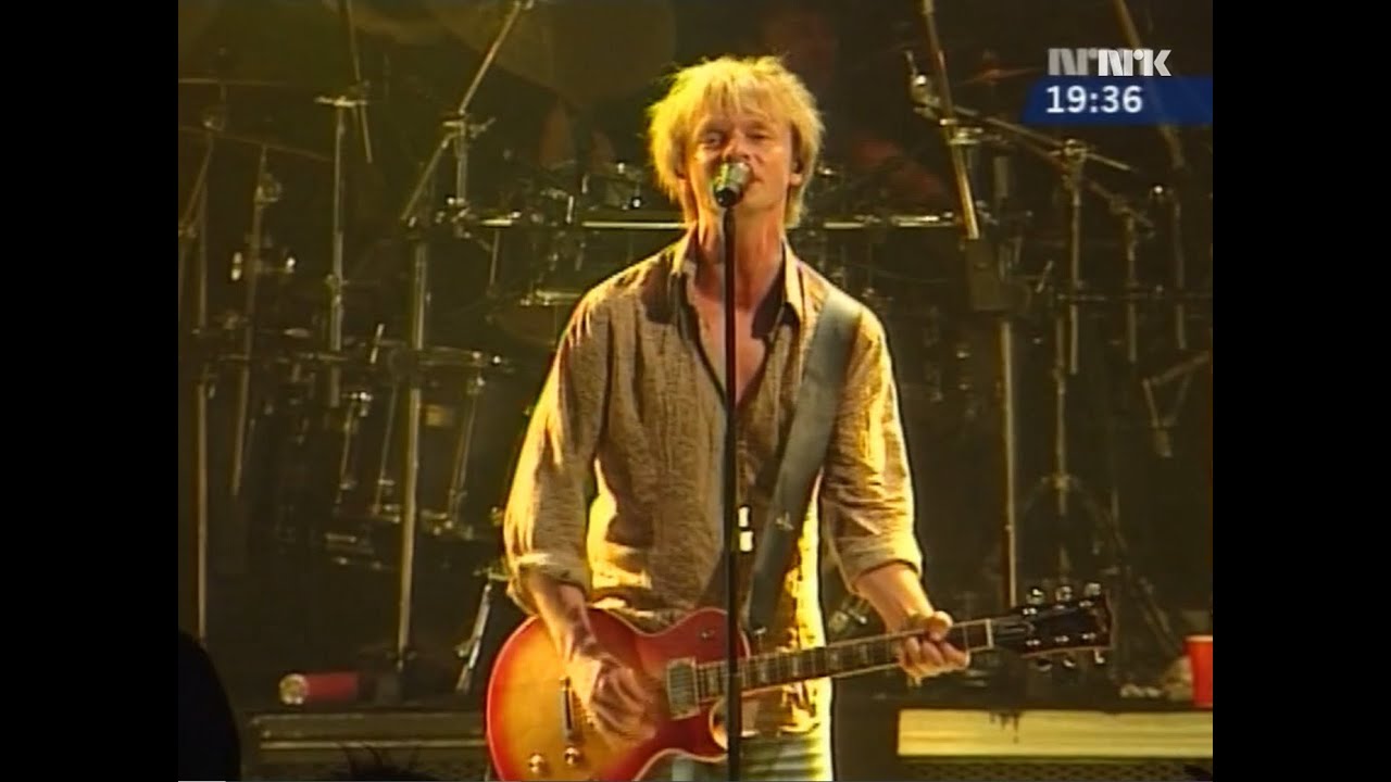 Stage Dolls over 20 years on the road, news report 2004.