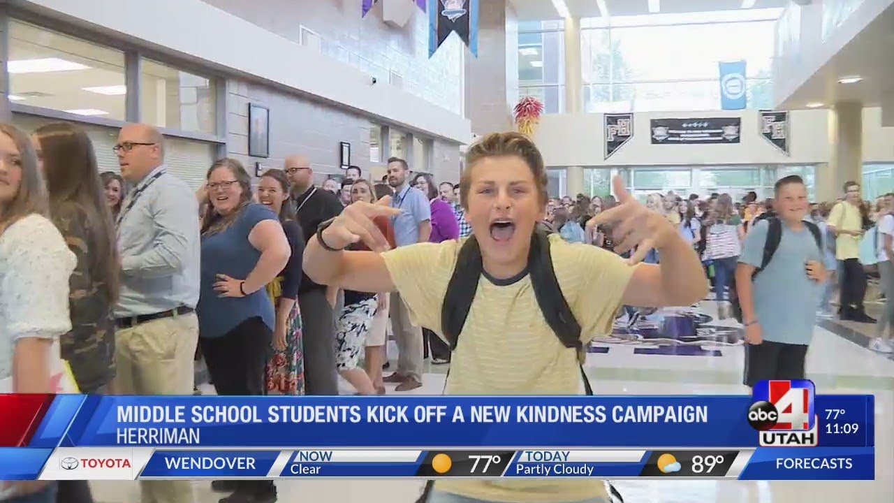 Herriman Middle School students receive a 'kind' welcome on the first day of school