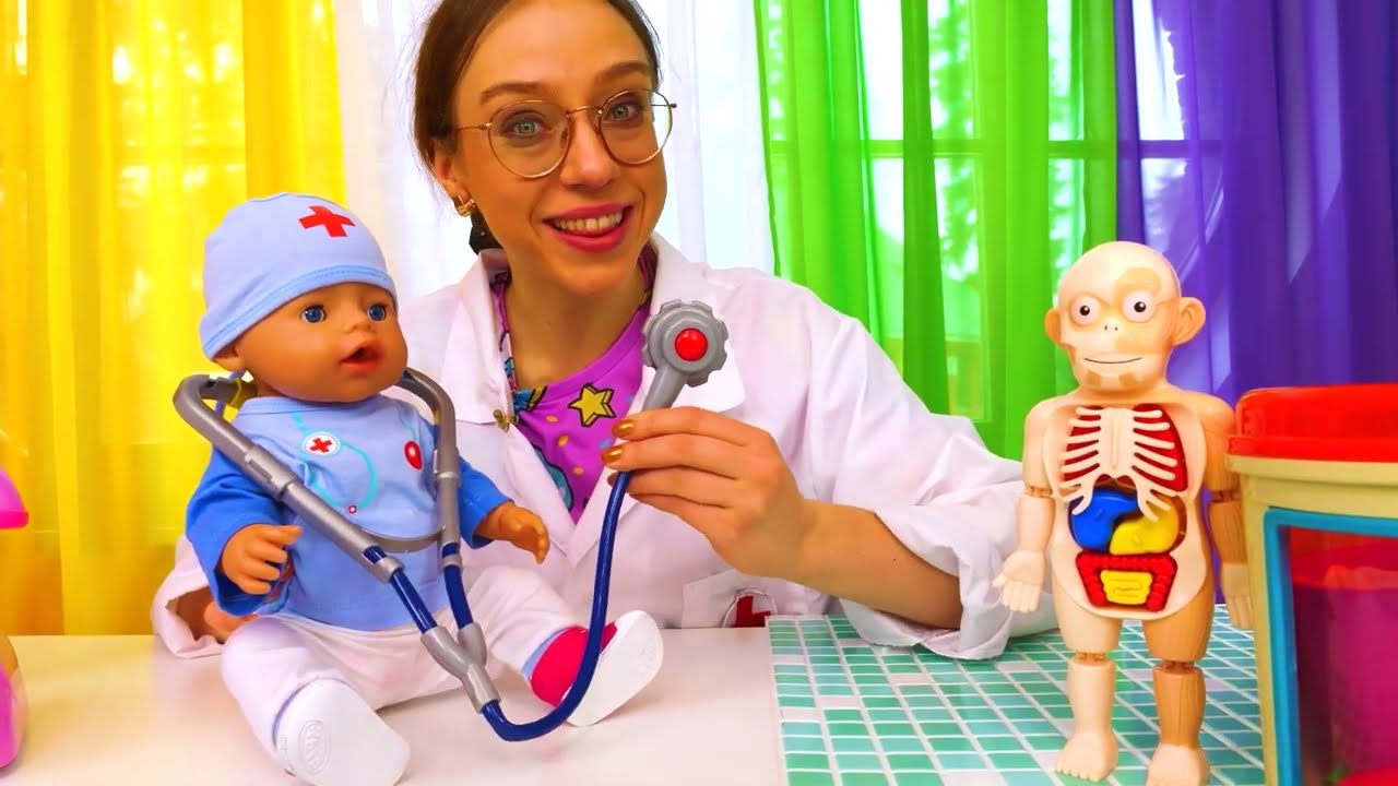 Baby Born -nukke Emily on sairas! Täysiä jaksoja lääkärileikeistä