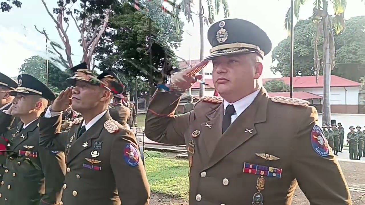Arriada de la Bandera Nacional. 