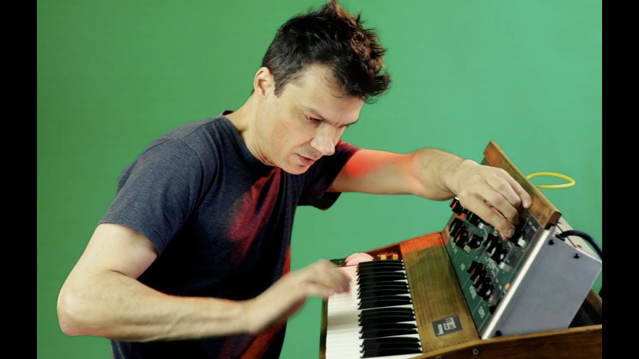 Moogbeat - Meu Maracatu Pesa Uma Tonelada (Nação Zumbi) -  Minimoog performance -  Carlos Trilha