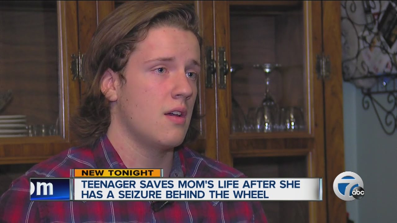 Teenager saves mom's life after she has a seizure behind the wheel