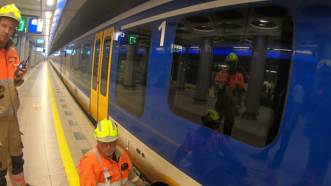 Trein veroorzaakt veel rookontwikkeling in Schiphol tunnel - Incidentenbestrijders #41