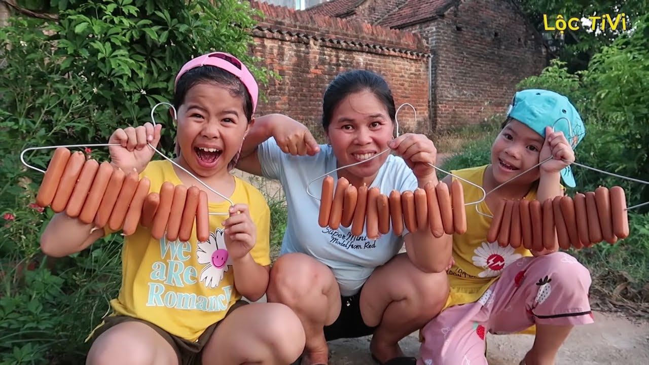 Lộc TiVi - Thử Thách Nướng 100 cây xúc xích bằng Móc treo đồ - Bake sausages with clothes hangers