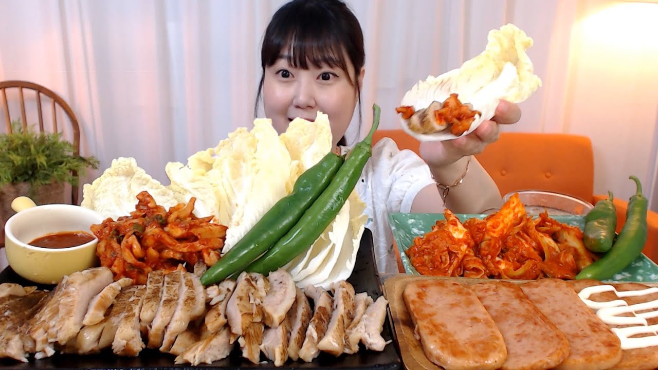 쫄깃 탱탱한 항정살수육 보쌈무김치 스팸 실비김치 먹방 Boiled Pork slices Spicy Kimchi Korean ssam kfood Mukbang