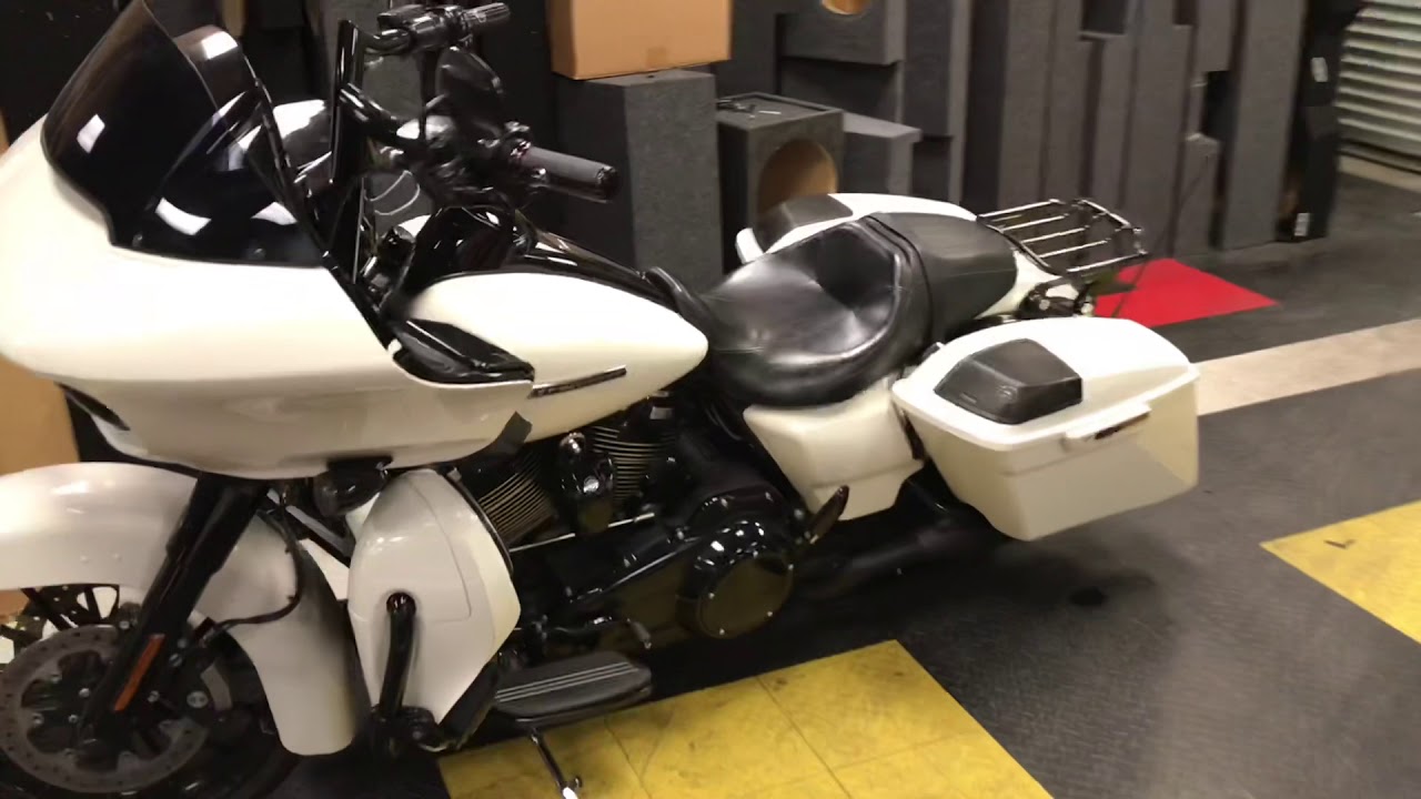 2017 HARLEY ROAD GLIDE / SONY XAV-AX7000 / DIAMOND AUDIO AMPS - MIDS - HORNS / BEST OF THE BEST