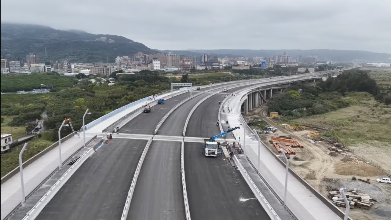 2026.03.19 淡江大橋工程 八里端北上匝道瀝青鋪設 各區最新進度概況 空拍直播