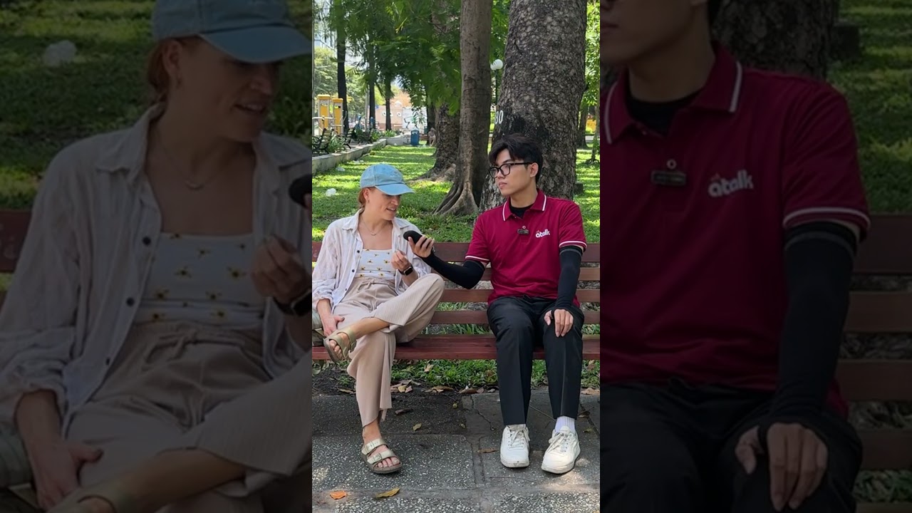 D&ugrave;ng M&aacute;y Phi&ecirc;n Dịch Atalk Plus+ Giao Tiếp Với Du Kh&aacute;ch Người Đức