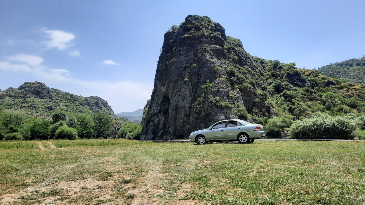 Arevatsag - Արևածագ. Спуск к знаменитой скале на реке Дзорагет