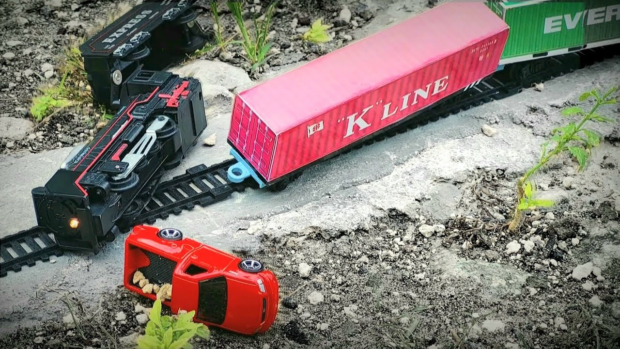 Rail king train sets, Freight train hit Ford pickup truck