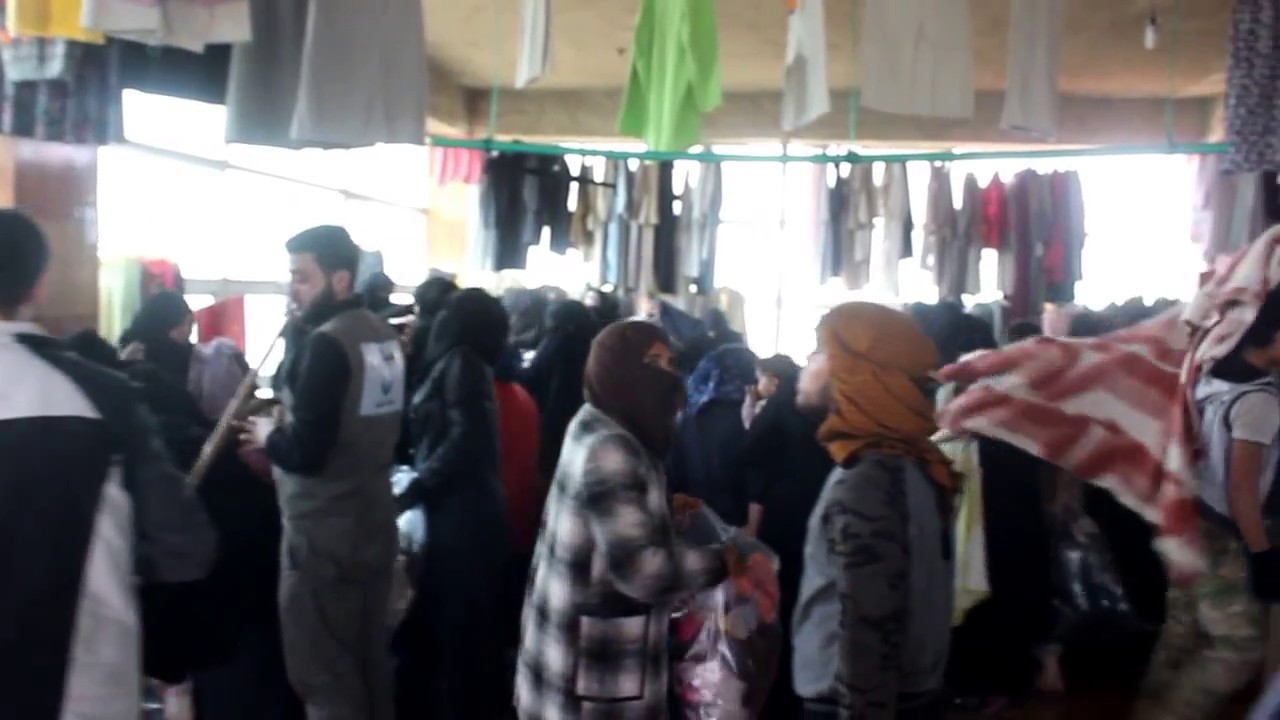 جمعية الثريا توزيع ألبسة في جمعية أولي الالباب