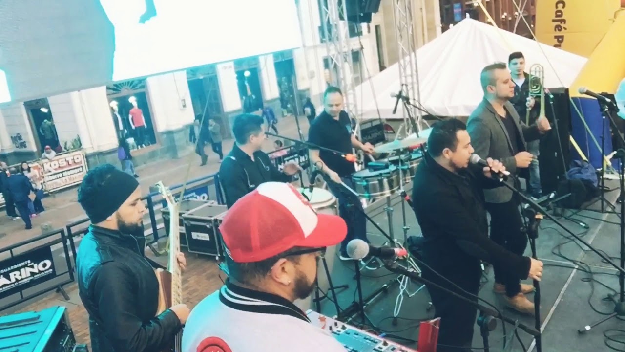 Vamo a re&iacute;r un poco la banda plena