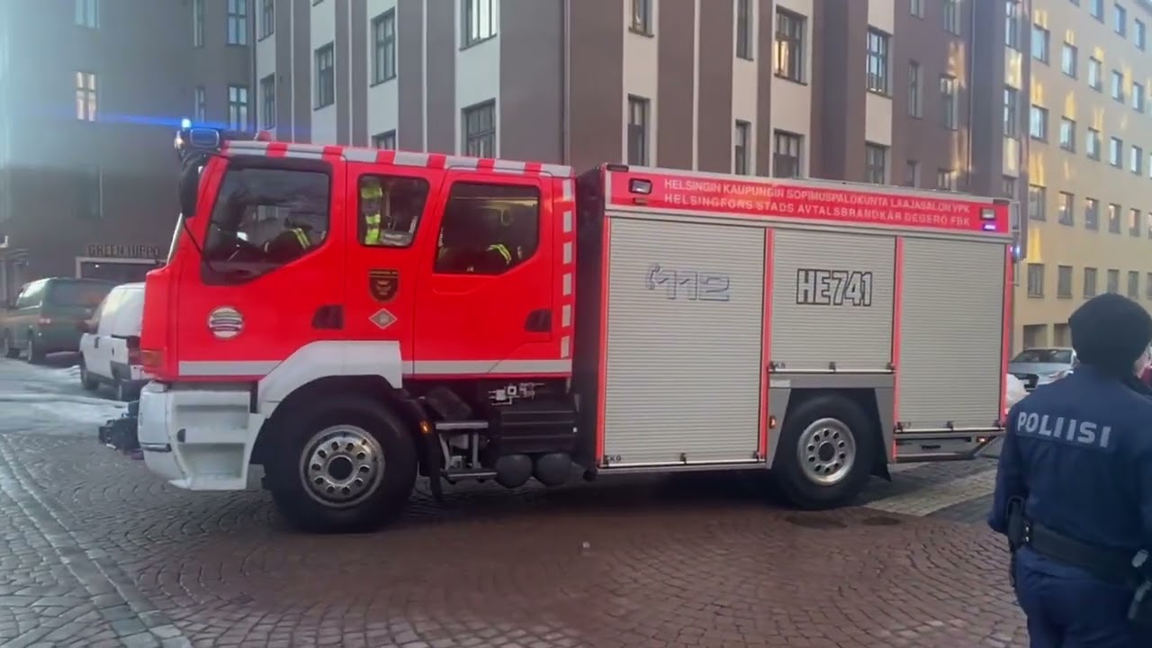 Sekalaisia hälytysajovideoita Random emergency vehicles responding vol8