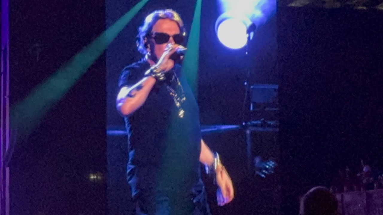 Knockin' on Heaven's Door - Guns N' Roses in Riyadh, Saudi Arabia